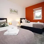 Spacious 2 Bedroom Apartment With Free Parking